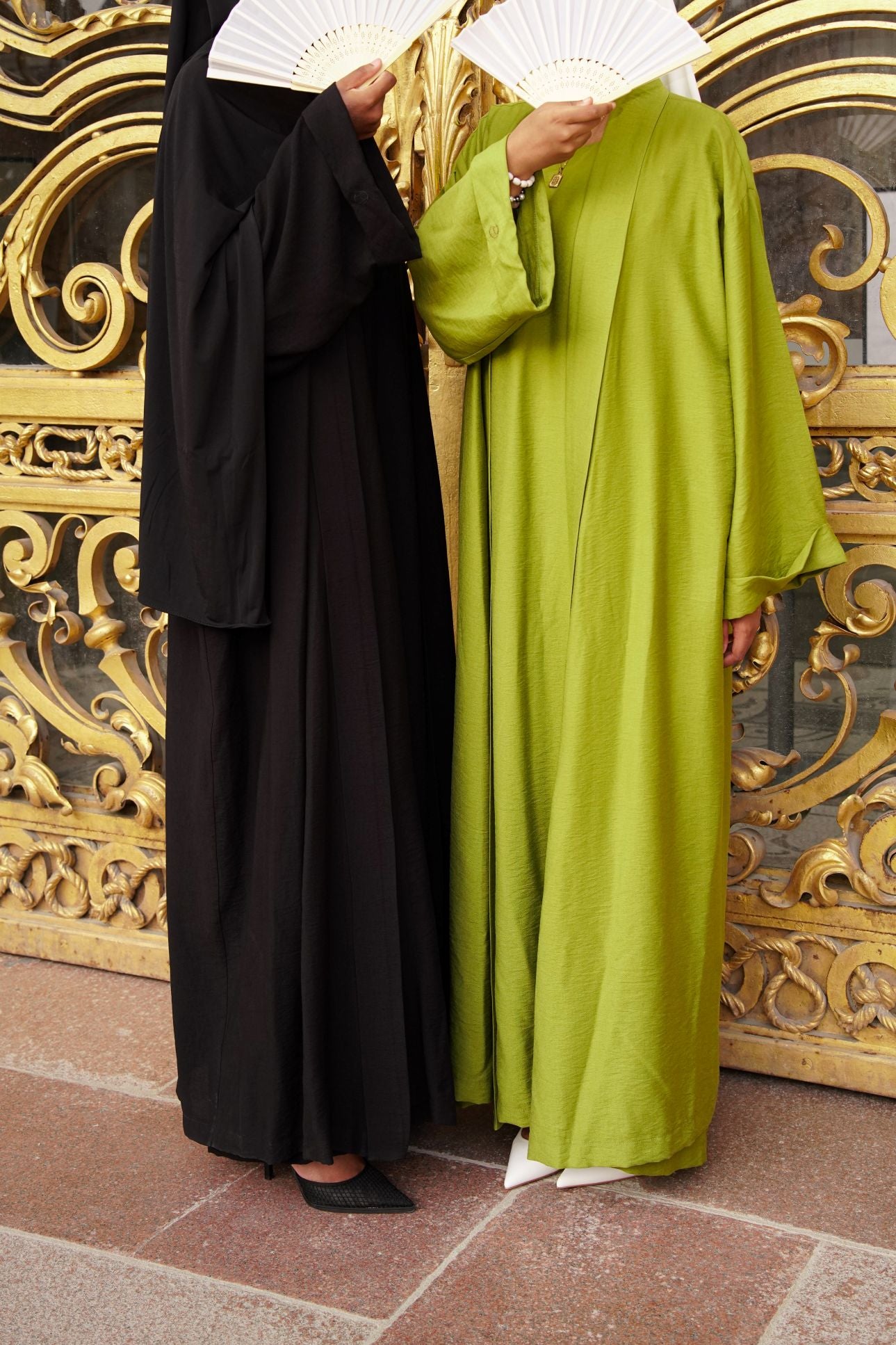Noir et vert olive