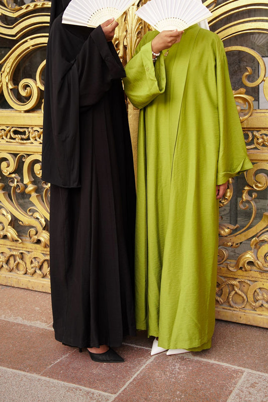 Noir et vert olive
